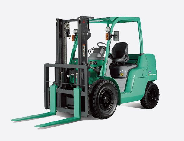 载重4000-5500kg 四轮柴油/汽油平衡式叉车